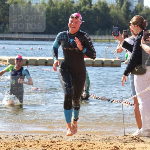 07.09.2025 - 19. Norderstedt Triathlon Luisa Fischer http://msf.ph/oto/8754632 07.09.2025 11:43:33 Schwimmen 165, 261, 699 meine-sportfotos.de