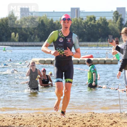 07.09.2025 - 19. Norderstedt Triathlon Luisa Fischer http://msf.ph/oto/8754698 07.09.2025 11:43:38 Schwimmen 261, 699 meine-sportfotos.de