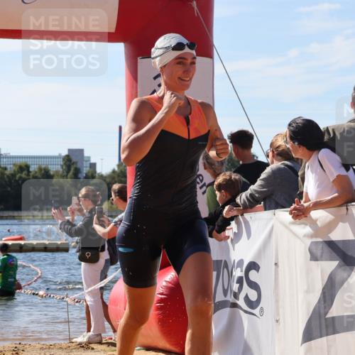 07.09.2025 - 19. Norderstedt Triathlon Luisa Fischer http://msf.ph/oto/8754908 07.09.2025 11:43:52 Schwimmen 1213, 1224, 1387 meine-sportfotos.de