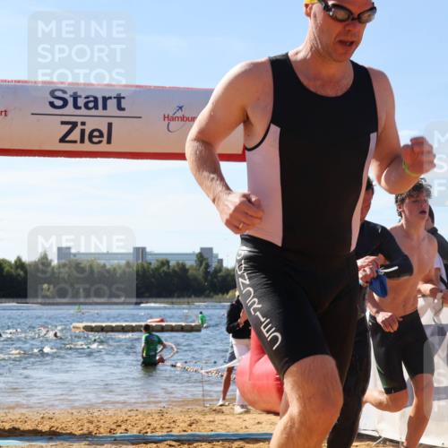 07.09.2025 - 19. Norderstedt Triathlon Luisa Fischer http://msf.ph/oto/8754998 07.09.2025 11:44:03 Schwimmen 1231, 1241, 1300, 1370 meine-sportfotos.de