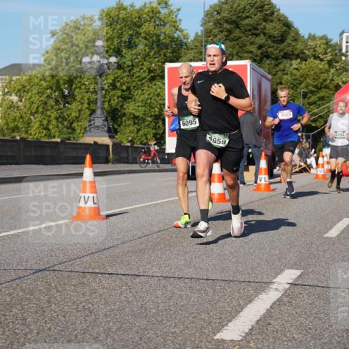 07.09.2025 - BARMER Alsterlauf Yannick Fuchs http://msf.ph/oto/8755191 07.09.2025 09:37:46 Laufen 6095, 4959, 4925, 5202 meine-sportfotos.de