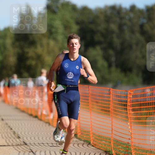 07.09.2025 - 19. Norderstedt Triathlon Michael Strokosch http://msf.ph/oto/8755735 07.09.2025 10:41:47 Laufen 657, 673, 1148 meine-sportfotos.de