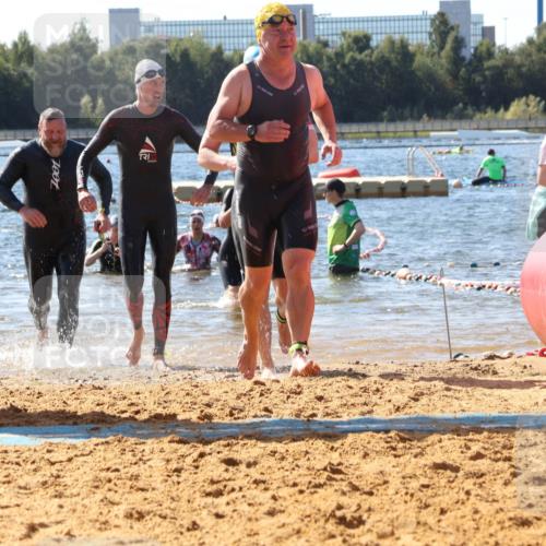 07.09.2025 - 19. Norderstedt Triathlon Luisa Fischer http://msf.ph/oto/8755765 07.09.2025 11:45:05 Schwimmen 697, 717, 758, 851, 852, 898, 1237, 1307 meine-sportfotos.de