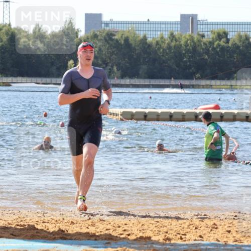 07.09.2025 - 19. Norderstedt Triathlon Luisa Fischer http://msf.ph/oto/8756015 07.09.2025 11:45:23 Schwimmen 195, 210, 282, 761 meine-sportfotos.de