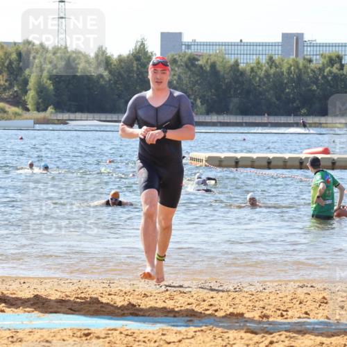 07.09.2025 - 19. Norderstedt Triathlon Luisa Fischer http://msf.ph/oto/8756023 07.09.2025 11:45:23 Schwimmen 195, 210, 282, 761 meine-sportfotos.de