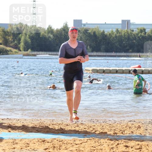 07.09.2025 - 19. Norderstedt Triathlon Luisa Fischer http://msf.ph/oto/8756033 07.09.2025 11:45:23 Schwimmen 195, 210, 282, 761 meine-sportfotos.de