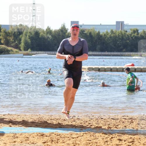 07.09.2025 - 19. Norderstedt Triathlon Luisa Fischer http://msf.ph/oto/8756042 07.09.2025 11:45:24 Schwimmen 195, 210, 282, 761 meine-sportfotos.de