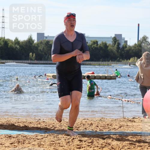 07.09.2025 - 19. Norderstedt Triathlon Luisa Fischer http://msf.ph/oto/8756079 07.09.2025 11:45:25 Schwimmen 195, 210, 282, 761 meine-sportfotos.de