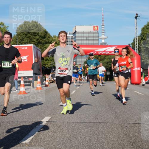 07.09.2025 - BARMER Alsterlauf Yannick Fuchs http://msf.ph/oto/8756104 07.09.2025 09:38:07 Laufen 69, 6113, 4951, 801, 827, 8 meine-sportfotos.de
