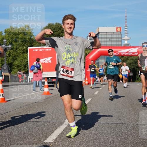07.09.2025 - BARMER Alsterlauf Yannick Fuchs http://msf.ph/oto/8756145 07.09.2025 09:38:08 Laufen 10, 36, 6113, 4951, 8015, 824, 8355 meine-sportfotos.de