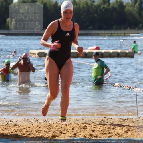 07.09.2025 - 19. Norderstedt Triathlon Luisa Fischer http://msf.ph/oto/8756334 07.09.2025 11:45:57 Schwimmen 727, 780 meine-sportfotos.de