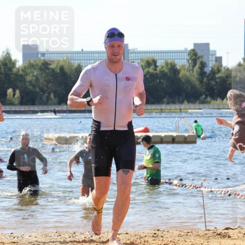 07.09.2025 - 19. Norderstedt Triathlon Luisa Fischer http://msf.ph/oto/8756641 07.09.2025 11:46:25 Schwimmen 169, 182, 258, 737 meine-sportfotos.de