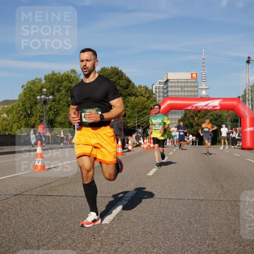 07.09.2025 - BARMER Alsterlauf Yannick Fuchs http://msf.ph/oto/8756729 07.09.2025 09:38:22 Laufen 6262 meine-sportfotos.de
