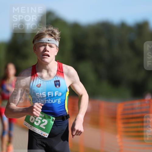 07.09.2025 - 19. Norderstedt Triathlon Michael Strokosch http://msf.ph/oto/8756764 07.09.2025 10:42:34 Laufen 652, 672, 686 meine-sportfotos.de
