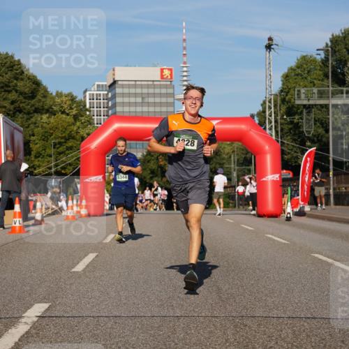 07.09.2025 - BARMER Alsterlauf Yannick Fuchs http://msf.ph/oto/8756825 07.09.2025 09:38:25 Laufen 5344, 4228 meine-sportfotos.de