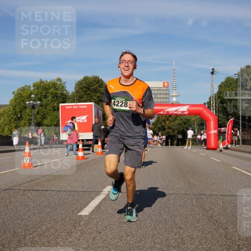 07.09.2025 - BARMER Alsterlauf Yannick Fuchs http://msf.ph/oto/8756871 07.09.2025 09:38:26 Laufen 4228 meine-sportfotos.de