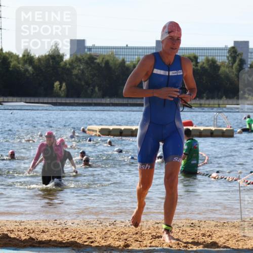 07.09.2025 - 19. Norderstedt Triathlon Luisa Fischer http://msf.ph/oto/8756946 07.09.2025 11:46:51 Schwimmen 1248, 1251 meine-sportfotos.de