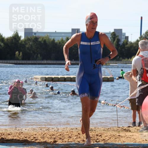07.09.2025 - 19. Norderstedt Triathlon Luisa Fischer http://msf.ph/oto/8756951 07.09.2025 11:46:51 Schwimmen 1248, 1251 meine-sportfotos.de