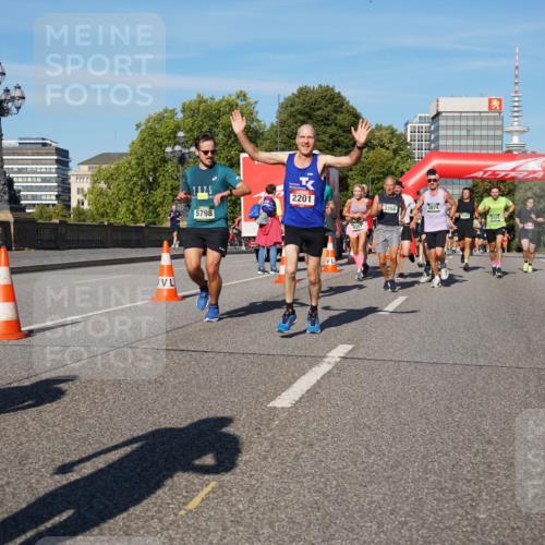 07.09.2025 - BARMER Alsterlauf Yannick Fuchs http://msf.ph/oto/8757339 07.09.2025 09:38:48 Laufen 5798, 2201, 4357, 2258, 3874, 5591, 2073 meine-sportfotos.de