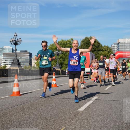 07.09.2025 - BARMER Alsterlauf Yannick Fuchs http://msf.ph/oto/8757351 07.09.2025 09:38:48 Laufen 2025, 5798, 2201, 160, 3874, 2258 meine-sportfotos.de