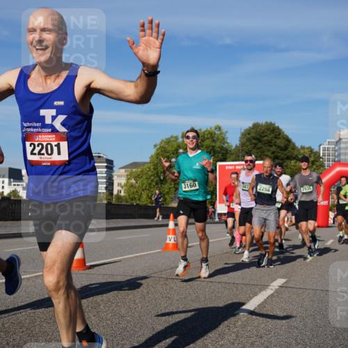 07.09.2025 - BARMER Alsterlauf Yannick Fuchs http://msf.ph/oto/8757427 07.09.2025 09:38:49 Laufen 5798, 36, 2201, 3160, 387, 2258, 2935, 2078 meine-sportfotos.de