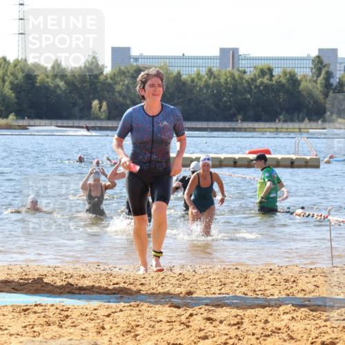 07.09.2025 - 19. Norderstedt Triathlon Luisa Fischer http://msf.ph/oto/8757446 07.09.2025 11:47:28 Schwimmen 239, 243, 1243, 1338 meine-sportfotos.de