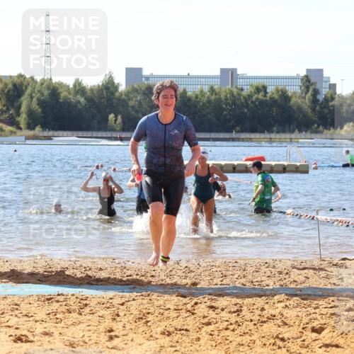 07.09.2025 - 19. Norderstedt Triathlon Luisa Fischer http://msf.ph/oto/8757453 07.09.2025 11:47:29 Schwimmen 239, 243, 1243, 1338 meine-sportfotos.de