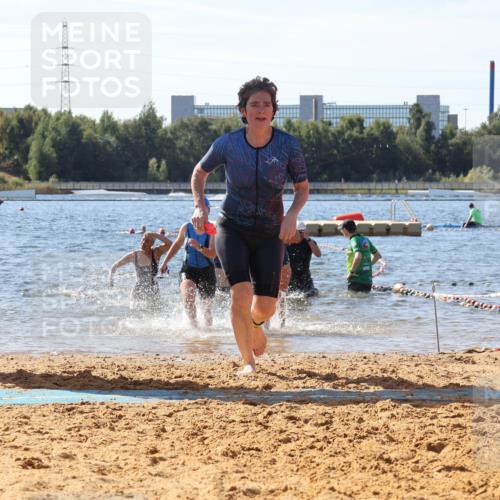 07.09.2025 - 19. Norderstedt Triathlon Luisa Fischer http://msf.ph/oto/8757470 07.09.2025 11:47:30 Schwimmen 239, 243, 1243, 1277, 1338 meine-sportfotos.de
