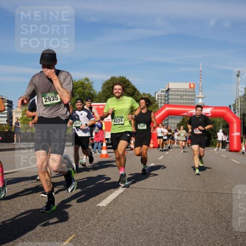 07.09.2025 - BARMER Alsterlauf Yannick Fuchs http://msf.ph/oto/8757572 07.09.2025 09:38:51 Laufen 4357, 6229, 2935, 4890, 4224, 5591, 2078 meine-sportfotos.de