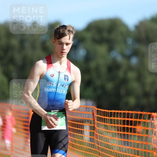 07.09.2025 - 19. Norderstedt Triathlon Michael Strokosch http://msf.ph/oto/8757595 07.09.2025 10:43:24 Laufen 676, 684 meine-sportfotos.de