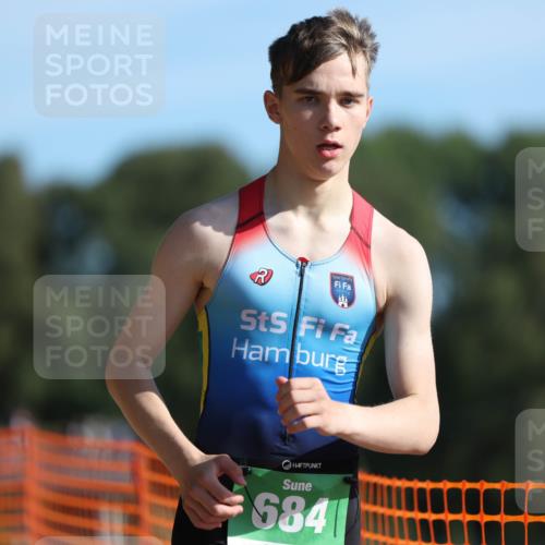 07.09.2025 - 19. Norderstedt Triathlon Michael Strokosch http://msf.ph/oto/8757638 07.09.2025 10:43:25 Laufen 676, 684 meine-sportfotos.de
