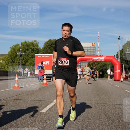 07.09.2025 - BARMER Alsterlauf Yannick Fuchs http://msf.ph/oto/8757692 07.09.2025 09:38:53 Laufen 2078 meine-sportfotos.de