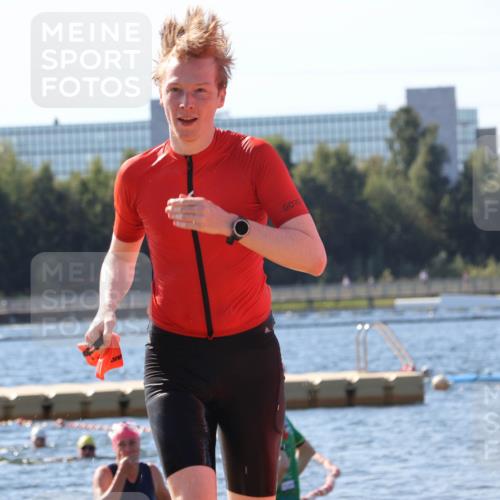 07.09.2025 - 19. Norderstedt Triathlon Luisa Fischer http://msf.ph/oto/8757865 07.09.2025 11:48:33 Schwimmen 808 meine-sportfotos.de