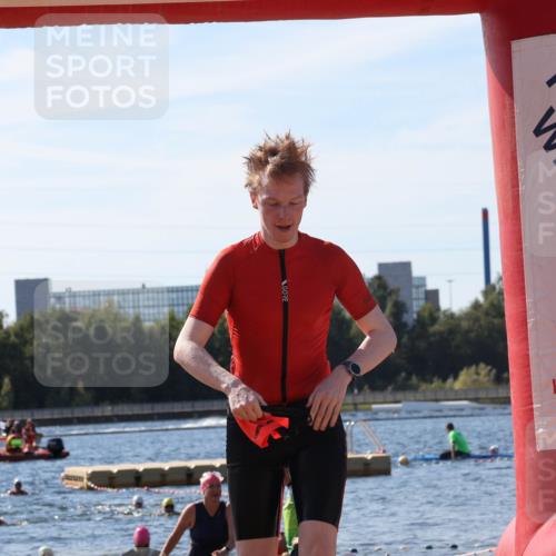 07.09.2025 - 19. Norderstedt Triathlon Luisa Fischer http://msf.ph/oto/8757897 07.09.2025 11:48:35 Schwimmen 808 meine-sportfotos.de