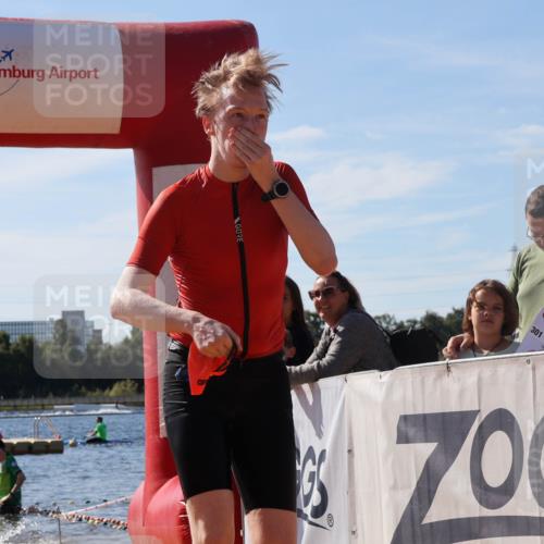 07.09.2025 - 19. Norderstedt Triathlon Luisa Fischer http://msf.ph/oto/8757940 07.09.2025 11:48:37 Schwimmen 808, 1242 meine-sportfotos.de