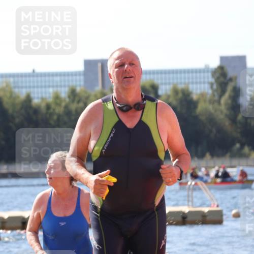 07.09.2025 - 19. Norderstedt Triathlon Luisa Fischer http://msf.ph/oto/8758081 07.09.2025 11:49:12 Schwimmen 217, 709, 725 meine-sportfotos.de