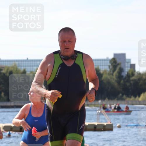 07.09.2025 - 19. Norderstedt Triathlon Luisa Fischer http://msf.ph/oto/8758094 07.09.2025 11:49:12 Schwimmen 217, 709, 725 meine-sportfotos.de