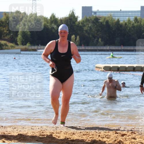 07.09.2025 - 19. Norderstedt Triathlon Luisa Fischer http://msf.ph/oto/8758382 07.09.2025 11:50:03 Schwimmen 757, 762 meine-sportfotos.de