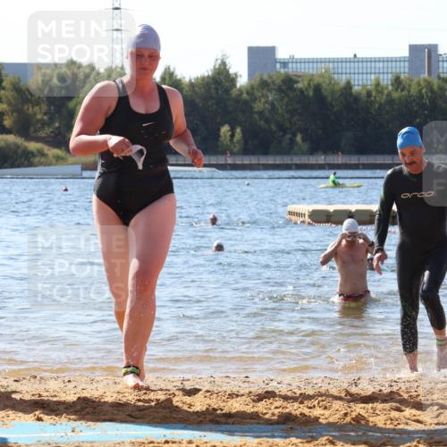 07.09.2025 - 19. Norderstedt Triathlon Luisa Fischer http://msf.ph/oto/8758408 07.09.2025 11:50:04 Schwimmen 757, 762 meine-sportfotos.de