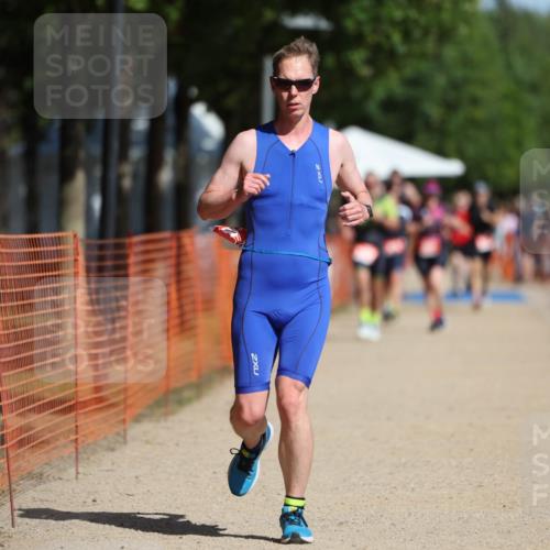 07.09.2025 - 19. Norderstedt Triathlon Michael Strokosch http://msf.ph/oto/8758640 07.09.2025 12:05:36 Laufen 1181, 1193, 1228 meine-sportfotos.de