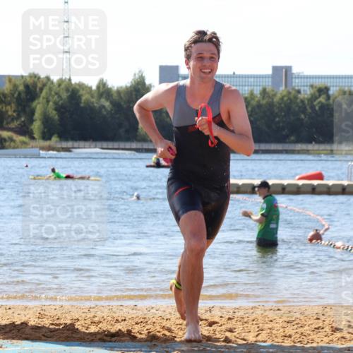 07.09.2025 - 19. Norderstedt Triathlon Luisa Fischer http://msf.ph/oto/8758786 07.09.2025 11:51:06 Schwimmen 218 meine-sportfotos.de