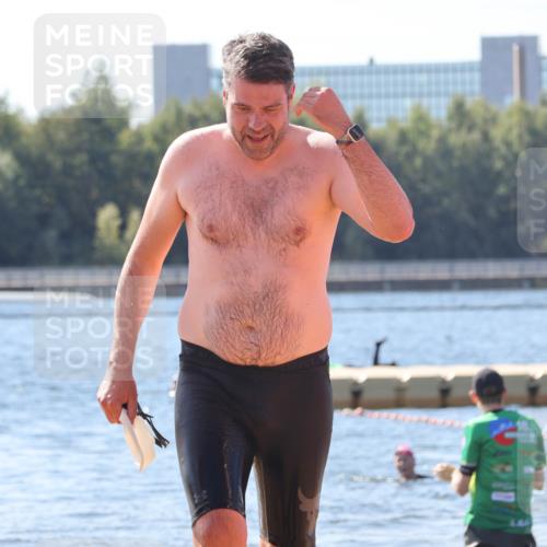 07.09.2025 - 19. Norderstedt Triathlon Luisa Fischer http://msf.ph/oto/8758814 07.09.2025 11:52:01 Schwimmen 827 meine-sportfotos.de