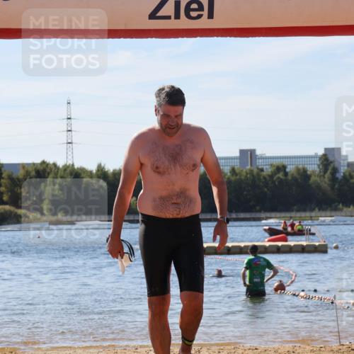 07.09.2025 - 19. Norderstedt Triathlon Luisa Fischer http://msf.ph/oto/8758855 07.09.2025 11:52:03 Schwimmen 827 meine-sportfotos.de