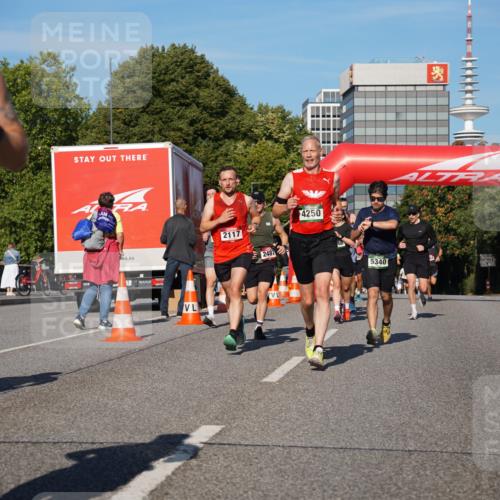 07.09.2025 - BARMER Alsterlauf Yannick Fuchs http://msf.ph/oto/8759353 07.09.2025 09:39:32 Laufen 27, 2117, 2487, 4250, 5340 meine-sportfotos.de