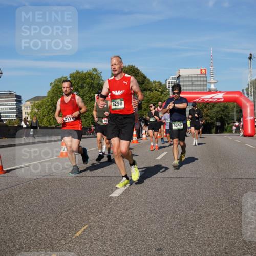 07.09.2025 - BARMER Alsterlauf Yannick Fuchs http://msf.ph/oto/8759451 07.09.2025 09:39:33 Laufen 211, 24, 4250, 5768, 194, 5340 meine-sportfotos.de