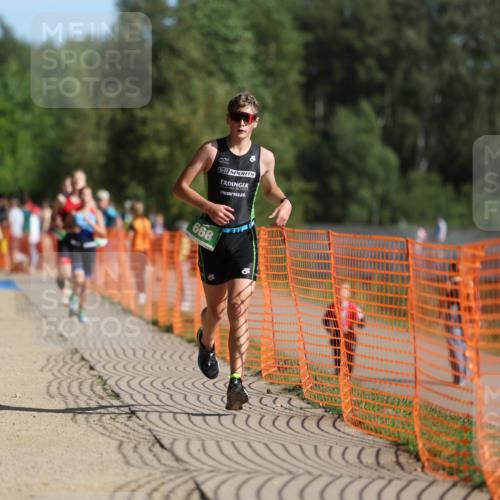 07.09.2025 - 19. Norderstedt Triathlon Michael Strokosch http://msf.ph/oto/8760502 07.09.2025 10:45:20 Laufen 70, 114, 668 meine-sportfotos.de