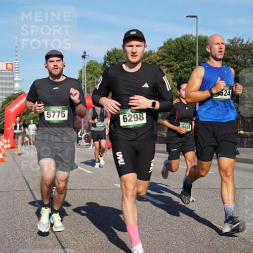 07.09.2025 - BARMER Alsterlauf Yannick Fuchs http://msf.ph/oto/8760542 07.09.2025 09:40:13 Laufen 524, 5775, 3484, 6298, 941, 127 meine-sportfotos.de
