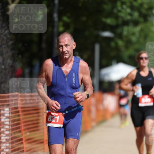 07.09.2025 - 19. Norderstedt Triathlon Michael Strokosch http://msf.ph/oto/8760546 07.09.2025 12:07:13 Laufen 821, 845 meine-sportfotos.de