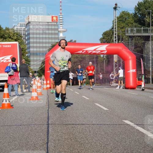 07.09.2025 - BARMER Alsterlauf Yannick Fuchs http://msf.ph/oto/8760909 07.09.2025 09:40:23 Laufen 5043 meine-sportfotos.de