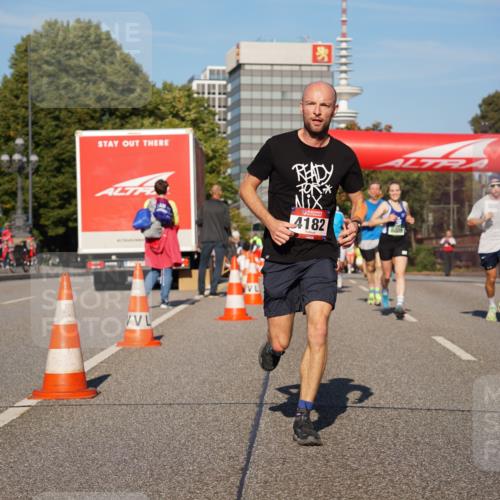 07.09.2025 - BARMER Alsterlauf Yannick Fuchs http://msf.ph/oto/8761190 07.09.2025 09:40:34 Laufen 4182, 8009 meine-sportfotos.de
